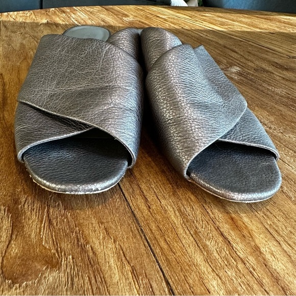 Vince Karsen Women’s Leather Sandals Slip On Slides Bronze Pebbled Block Heel 11 - Picture 6 of 12